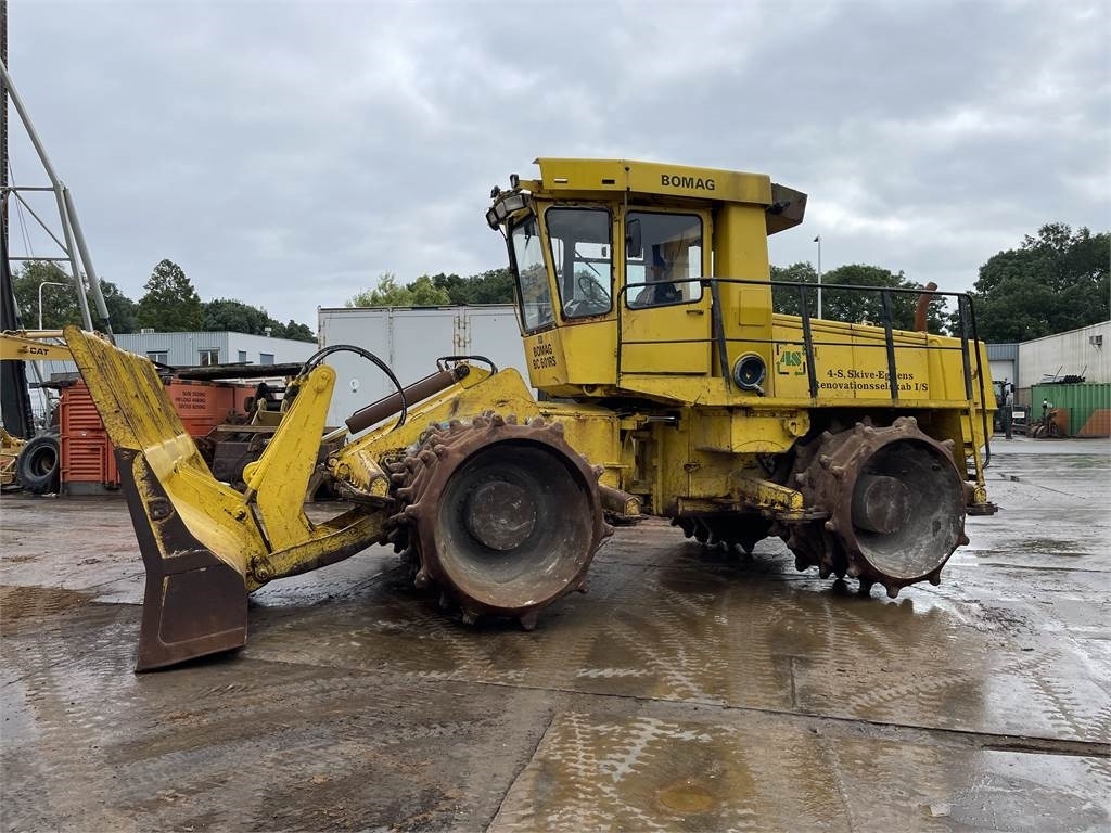 Bulldozer-